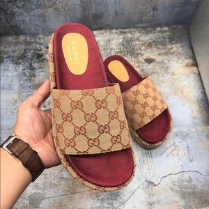 Platform Gucci slides